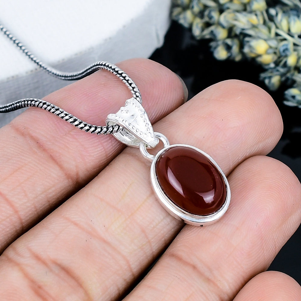 ZAREYA Crimson Oval Pendant – 925 Silver | Classic Minimal Statement