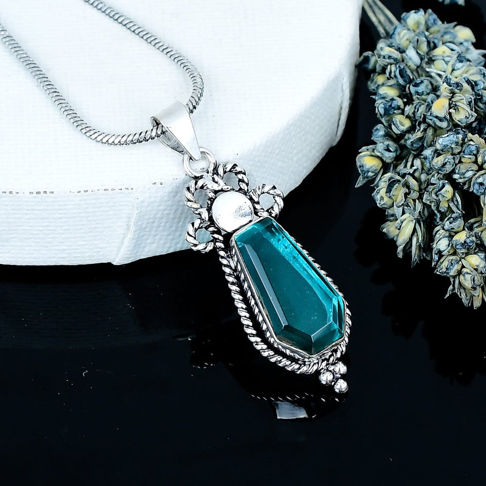 ZAREYA Ocean Glint Pendant – 925 Silver with Teal Stone & Vintage Frame