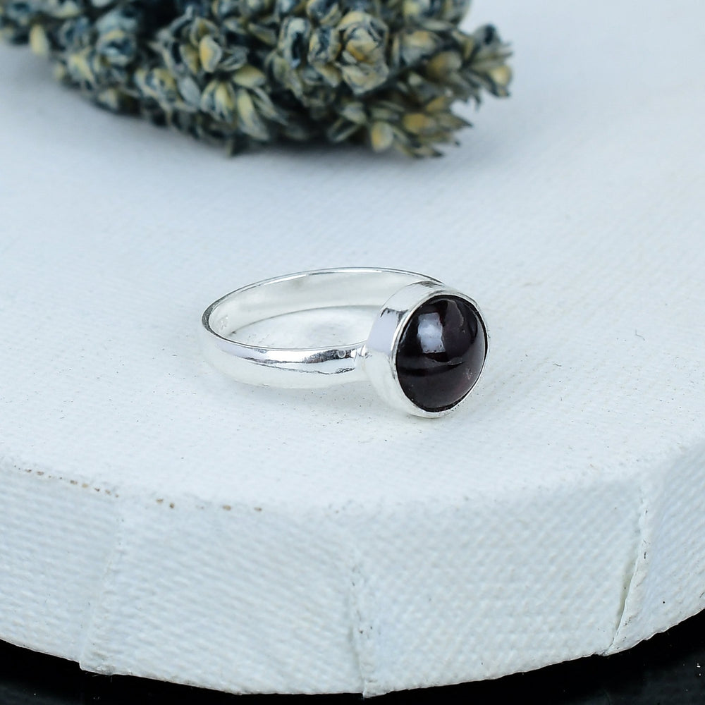 ZAREYA Garnet Ring – 925 Silver | Round Deep Red Passion Stone