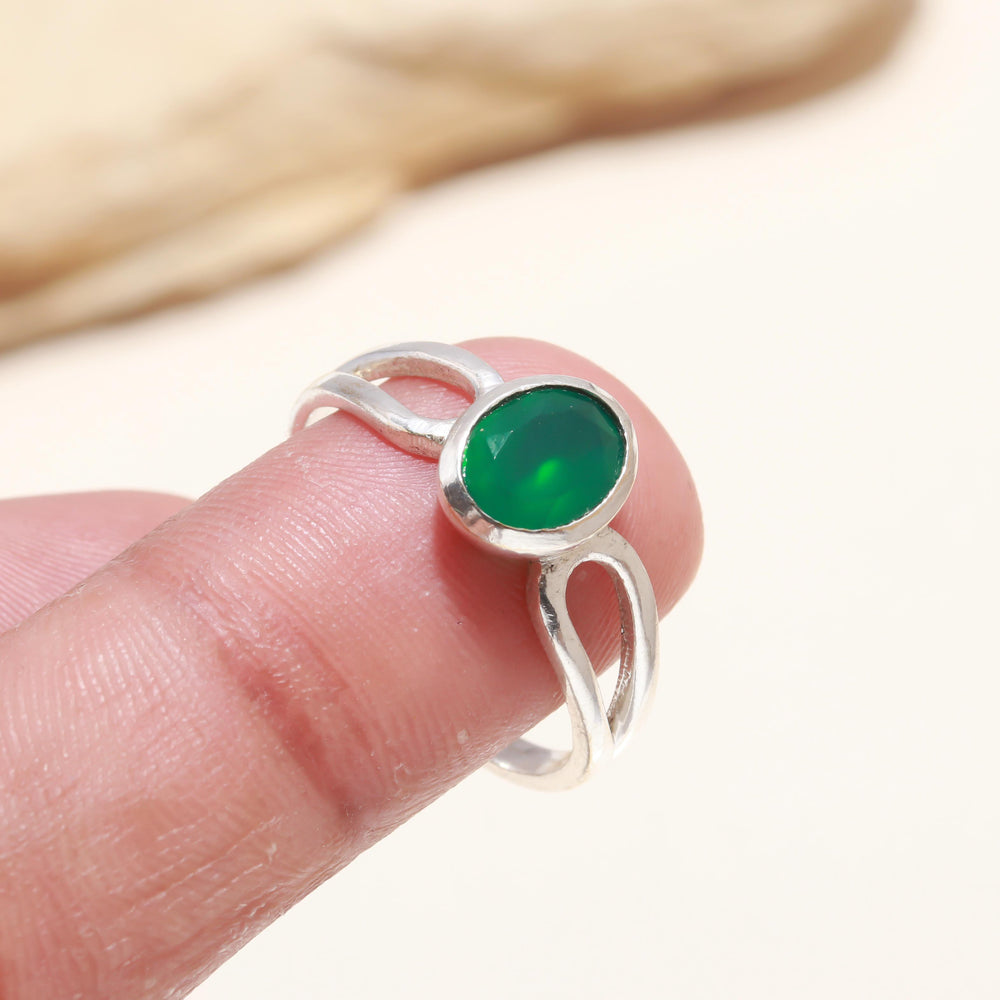 ZAREYA Verdant Loop Ring – 925 Silver with Green Onyx Gemstone