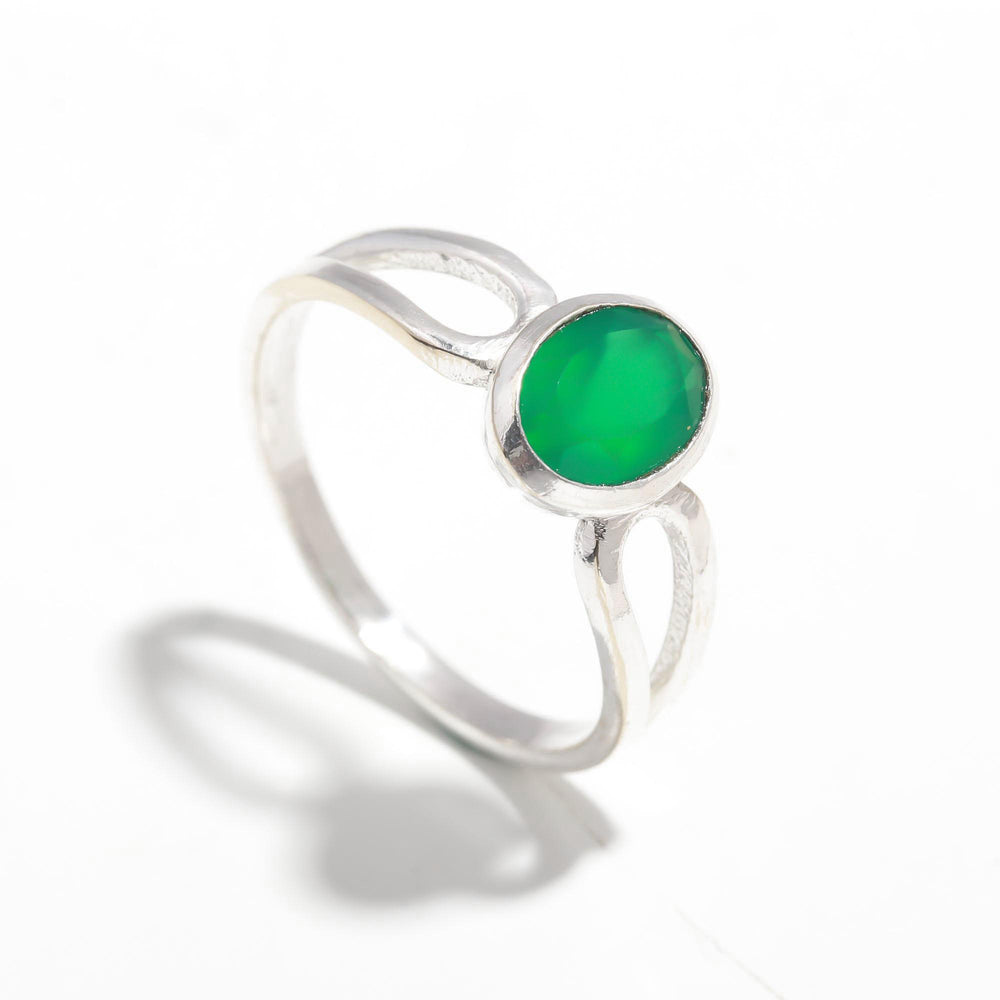 ZAREYA Verdant Loop Ring – 925 Silver with Green Onyx Gemstone