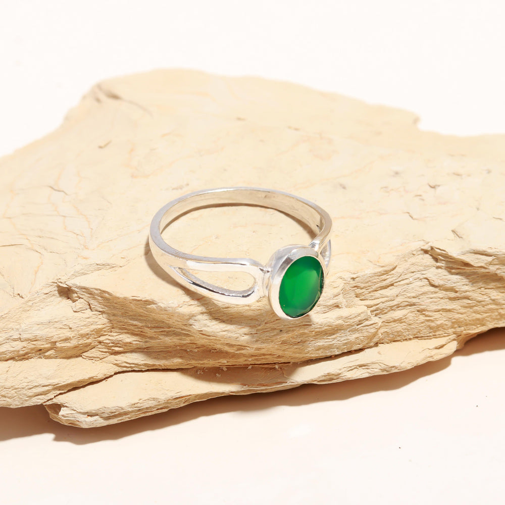 ZAREYA Verdant Loop Ring – 925 Silver with Green Onyx Gemstone