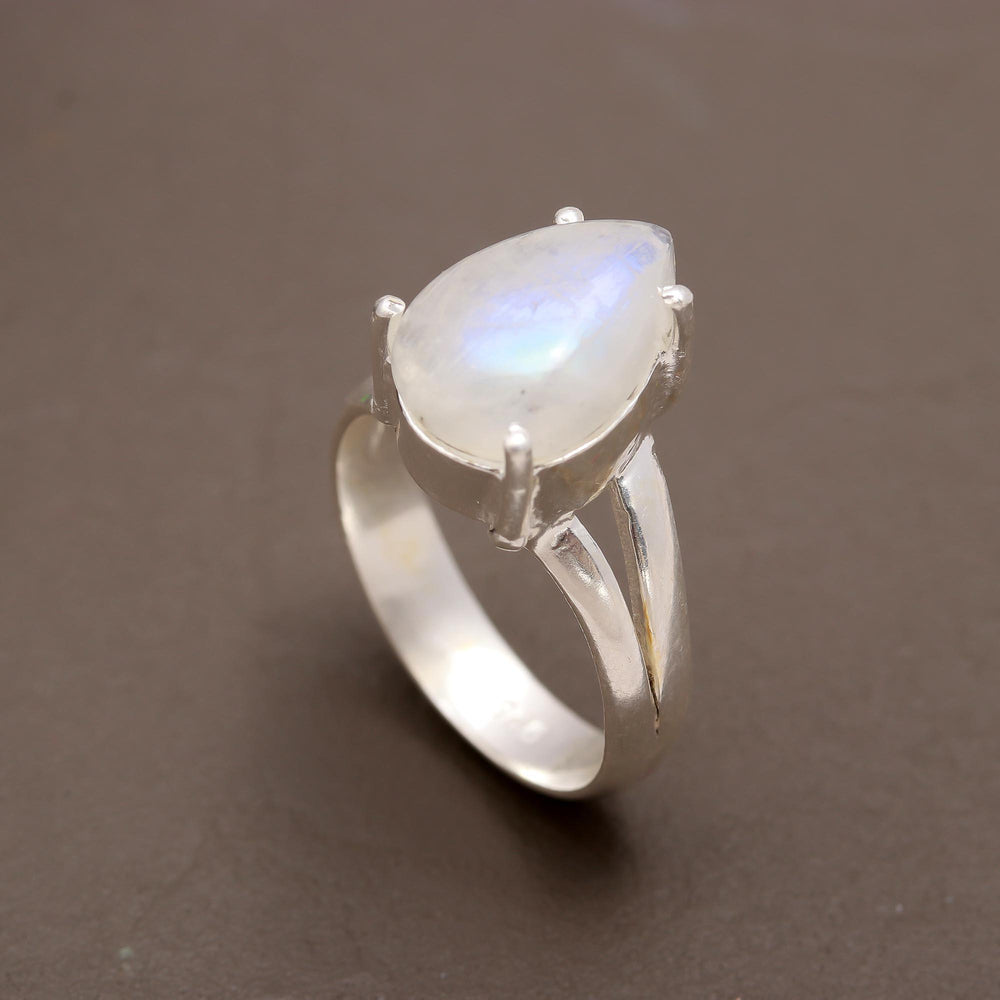 ZAREYA Oval Moonstone Ring – 925 Silver | Ethereal Glow Statement Ring