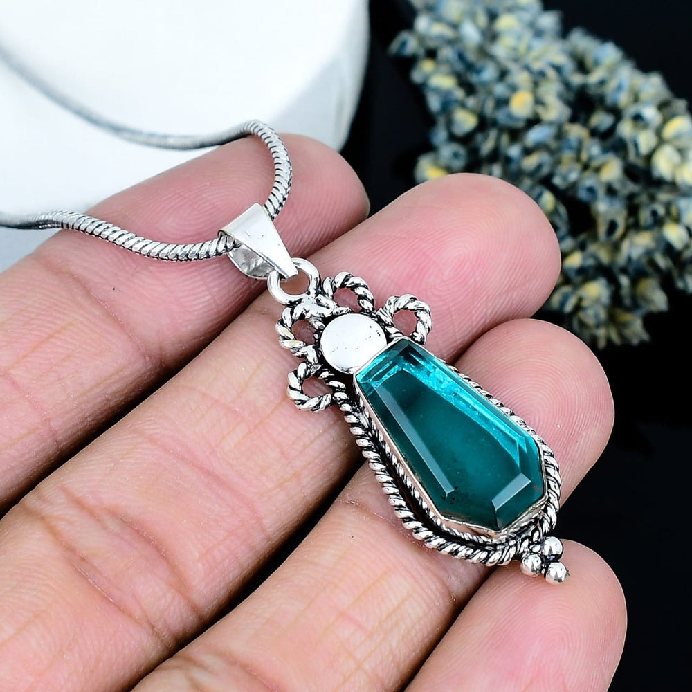 ZAREYA Ocean Glint Pendant – 925 Silver with Teal Stone & Vintage Frame