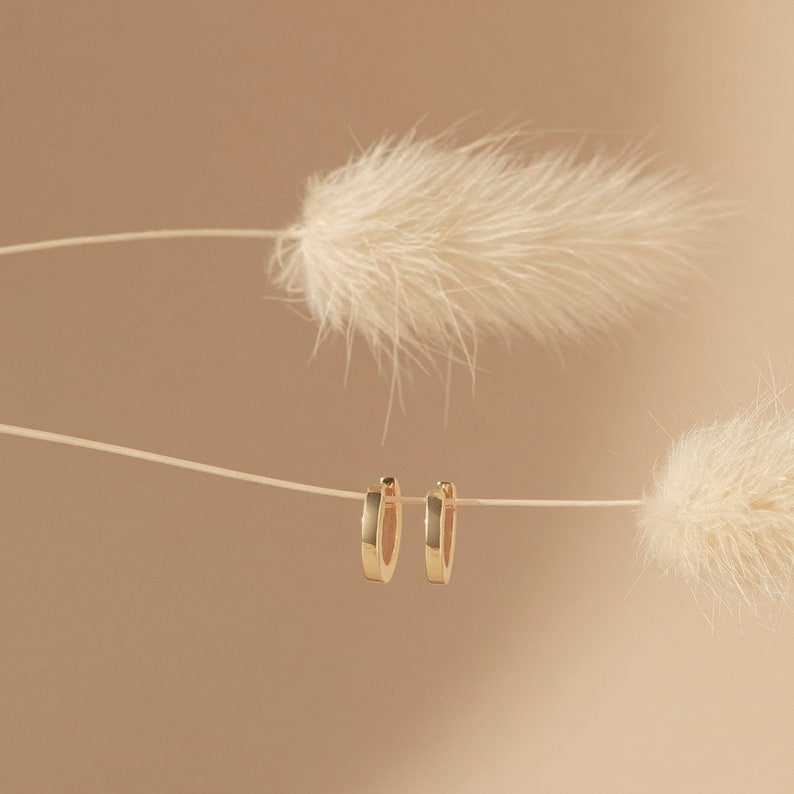 ZAREYA Minimal Gold Huggie Hoops – 925 Sterling Silver | Everyday Luxe Earrings