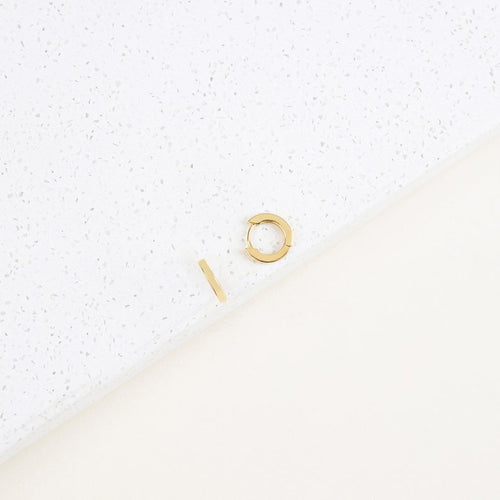 ZAREYA Minimal Gold Huggie Hoops – 925 Sterling Silver | Everyday Luxe Earrings