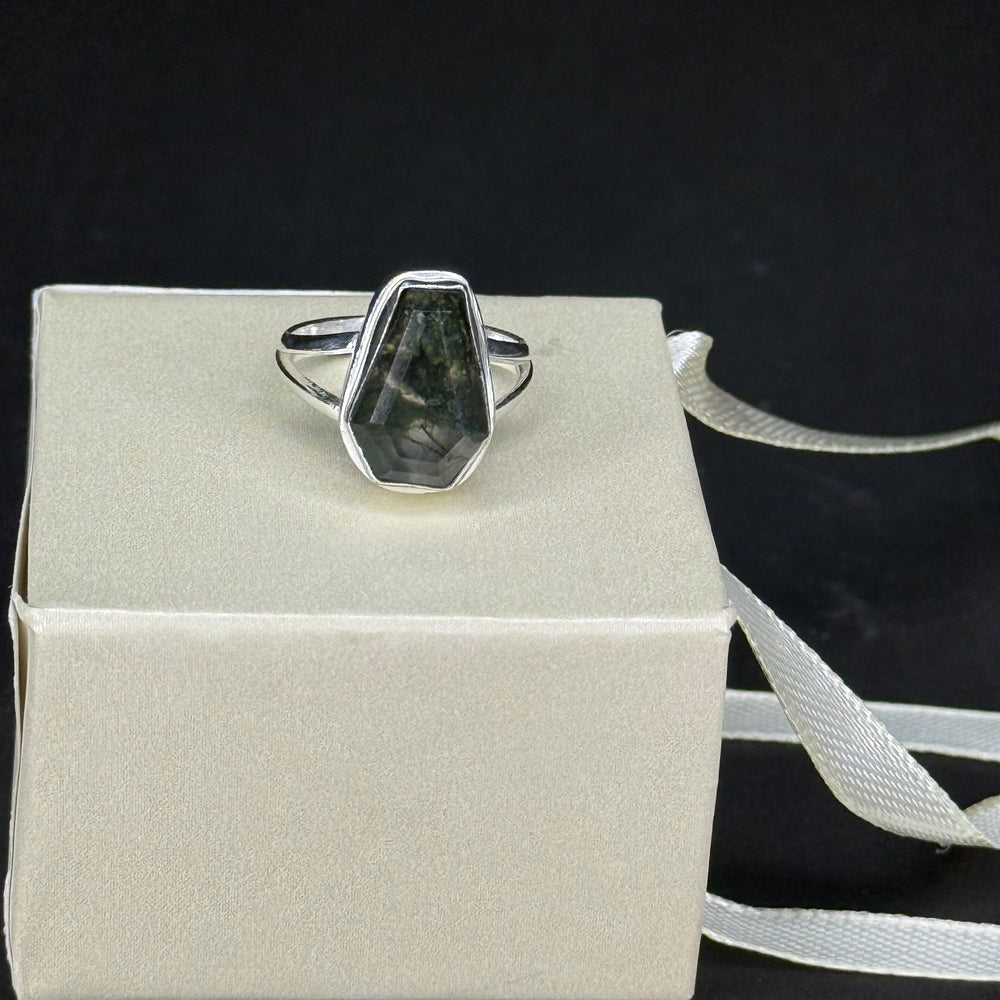 ZAREYA Moss Agate Shield Ring – 925 Silver | Nature-Inspired Statement Jewelry