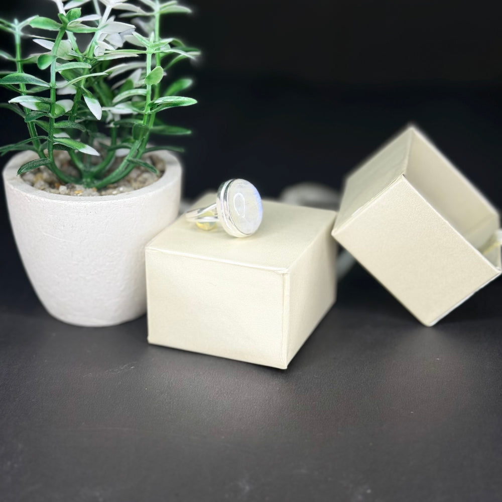 ZAREYA Oval Moonstone Ring – 925 Silver | Timeless Minimal Jewelry