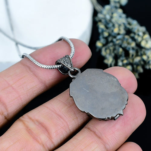 ZAREYA Antique Teardrop Pendant – 925 Silver with Green Stone