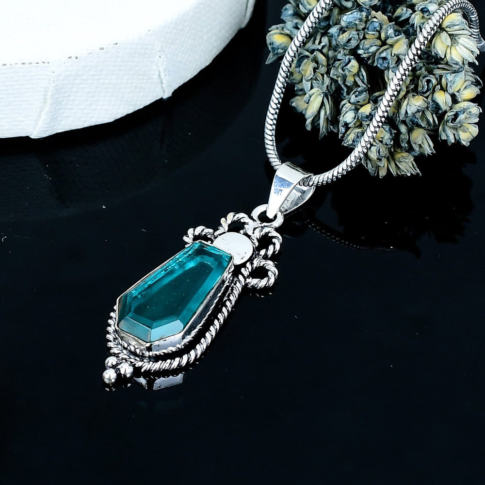 ZAREYA Ocean Glint Pendant – 925 Silver with Teal Stone & Vintage Frame
