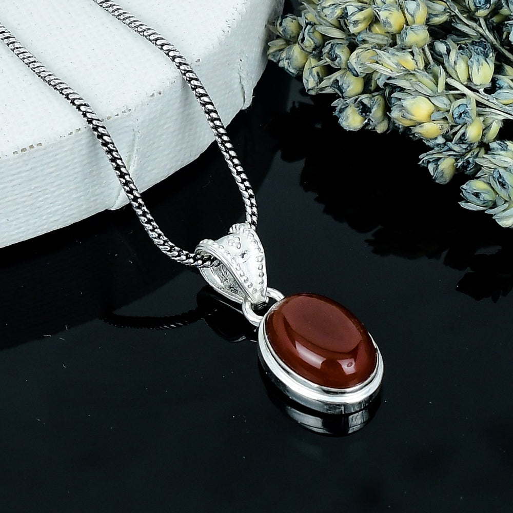 ZAREYA Crimson Oval Pendant – 925 Silver | Classic Minimal Statement