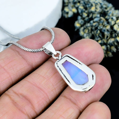 ZAREYA Moonstone Aura Pendant – 925 Silver with Iridescent Glow