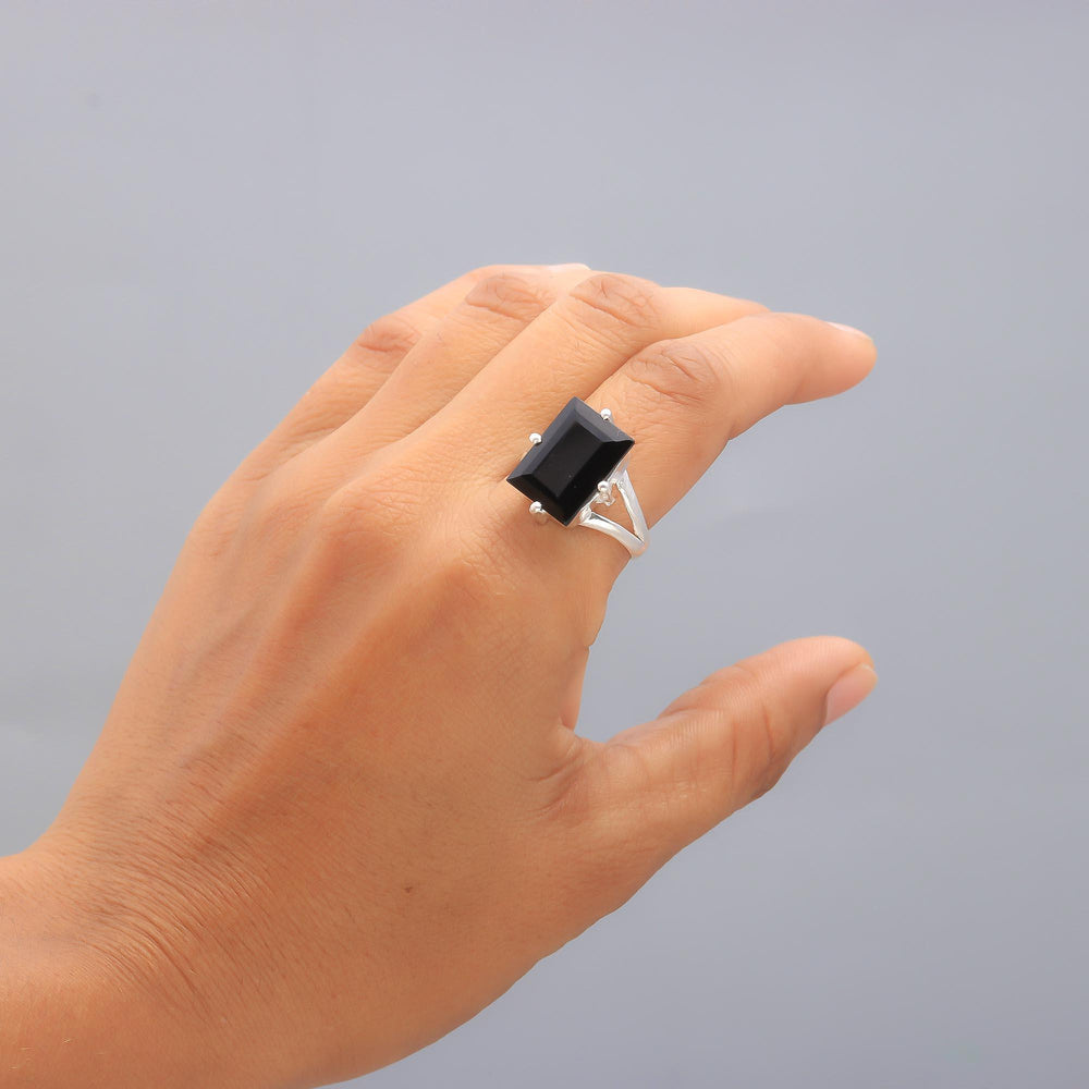 ZAREYA Noir Luxe Ring – 925 Silver with Black Gem
