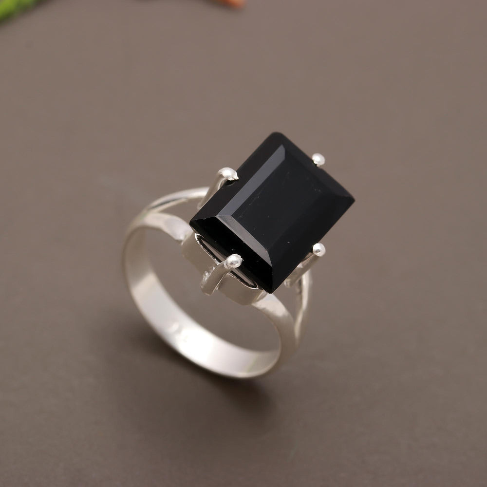 ZAREYA Noir Luxe Ring – 925 Silver with Black Gem