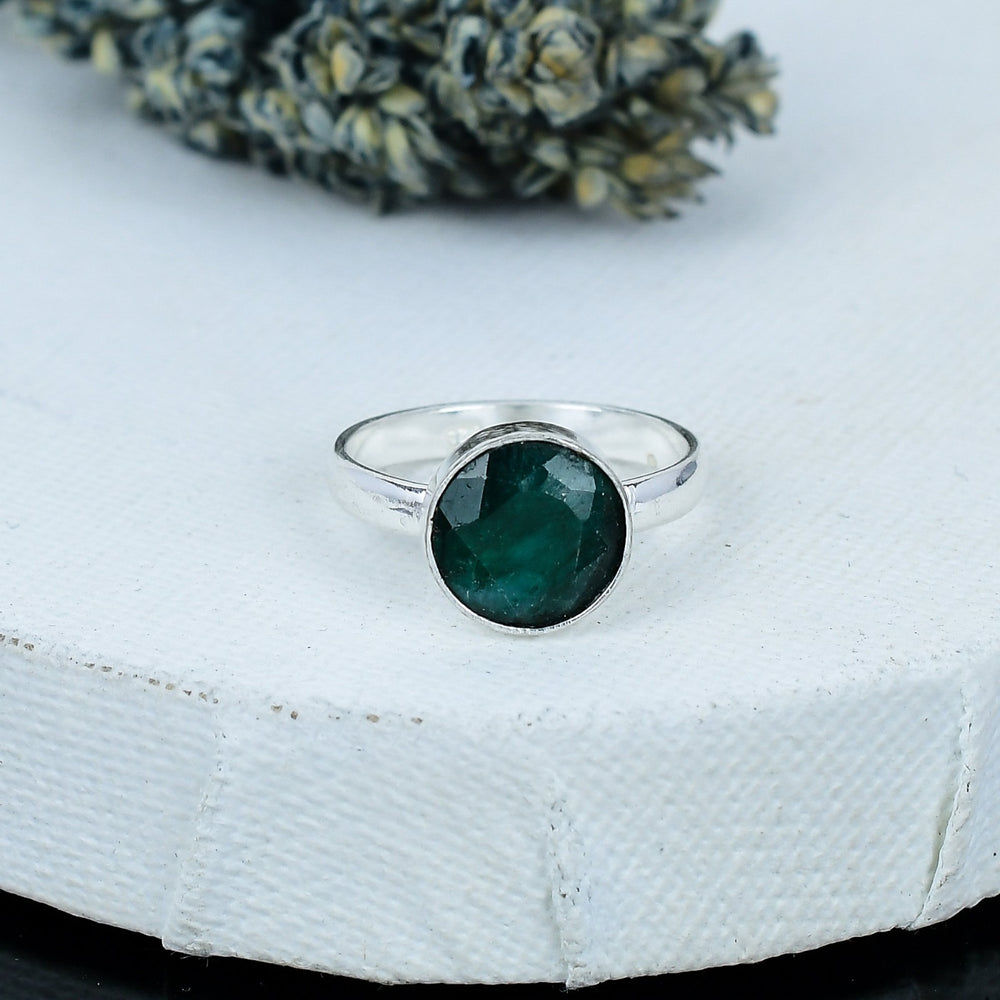 ZAREYA Emerald Ring – 925 Silver | Round Faceted Deep Green Stone