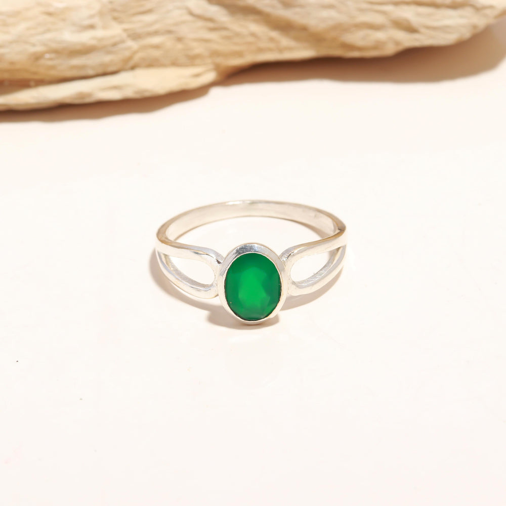 ZAREYA Verdant Loop Ring – 925 Silver with Green Onyx Gemstone