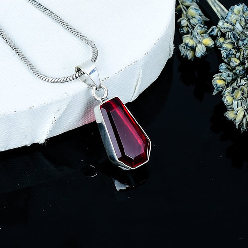 ZAREYA Crimson Flame Pendant – 925 Silver with Deep Red Gem