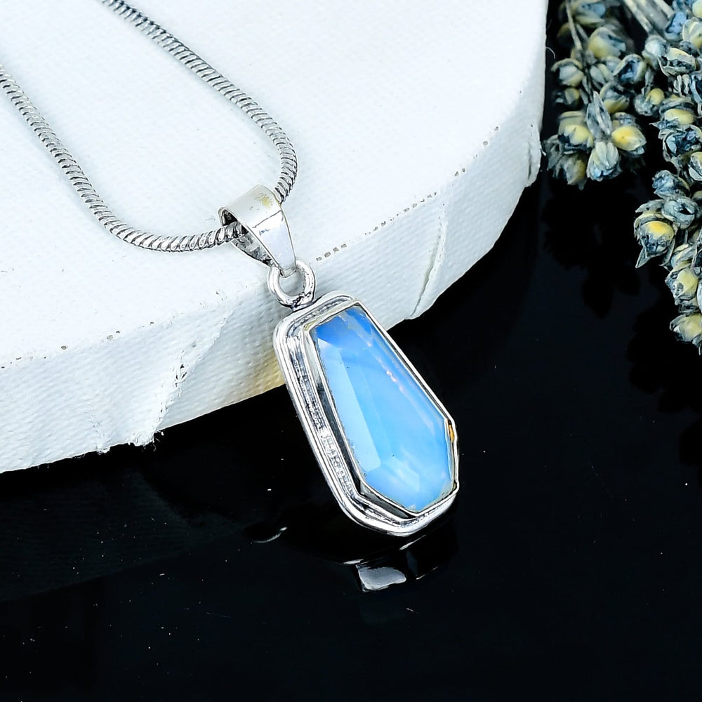 ZAREYA Moonstone Aura Pendant – 925 Silver with Iridescent Glow