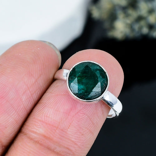 ZAREYA Emerald Ring – 925 Silver | Round Faceted Deep Green Stone