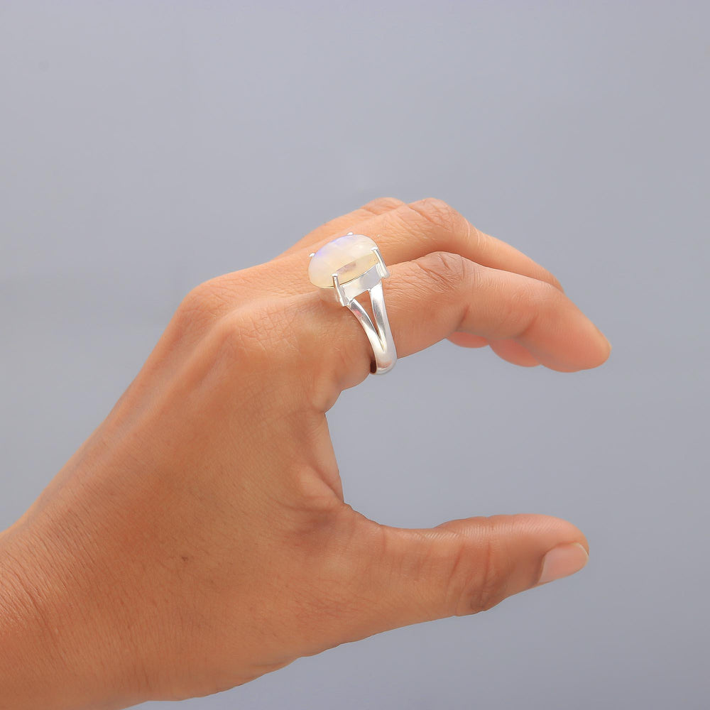 ZAREYA Oval Moonstone Ring – 925 Silver | Ethereal Glow Statement Ring