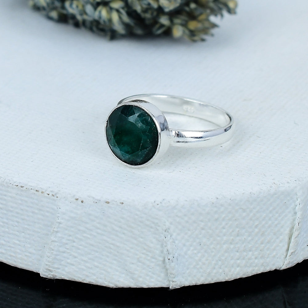 ZAREYA Emerald Ring – 925 Silver | Round Faceted Deep Green Stone