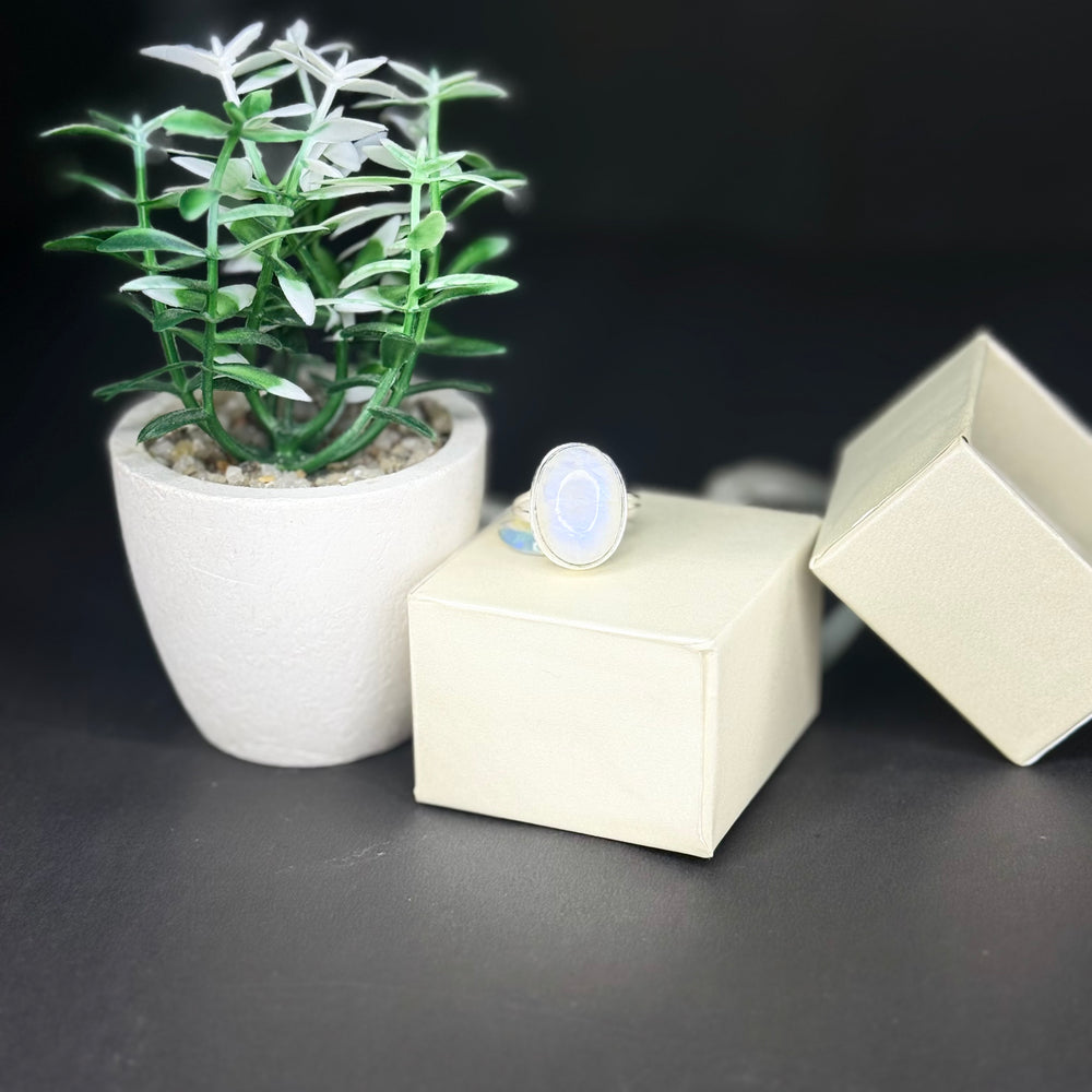 ZAREYA Oval Moonstone Ring – 925 Silver | Timeless Minimal Jewelry