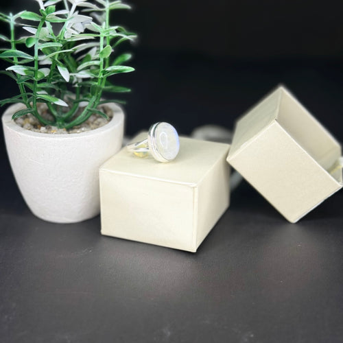 ZAREYA Oval Moonstone Ring – 925 Silver | Timeless Minimal Jewelry