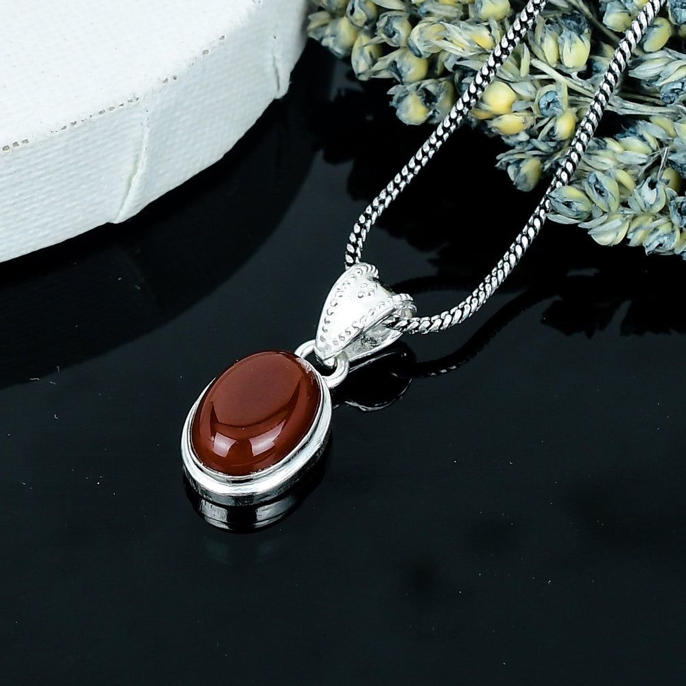 ZAREYA Crimson Oval Pendant – 925 Silver | Classic Minimal Statement