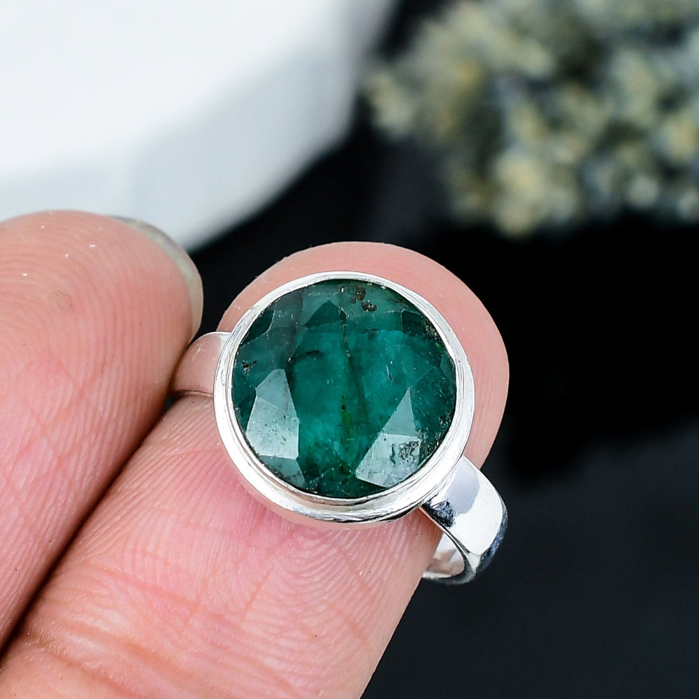 ZAREYA Emerald Green Faceted Ring – 925 Silver | Earth Luxe Statement