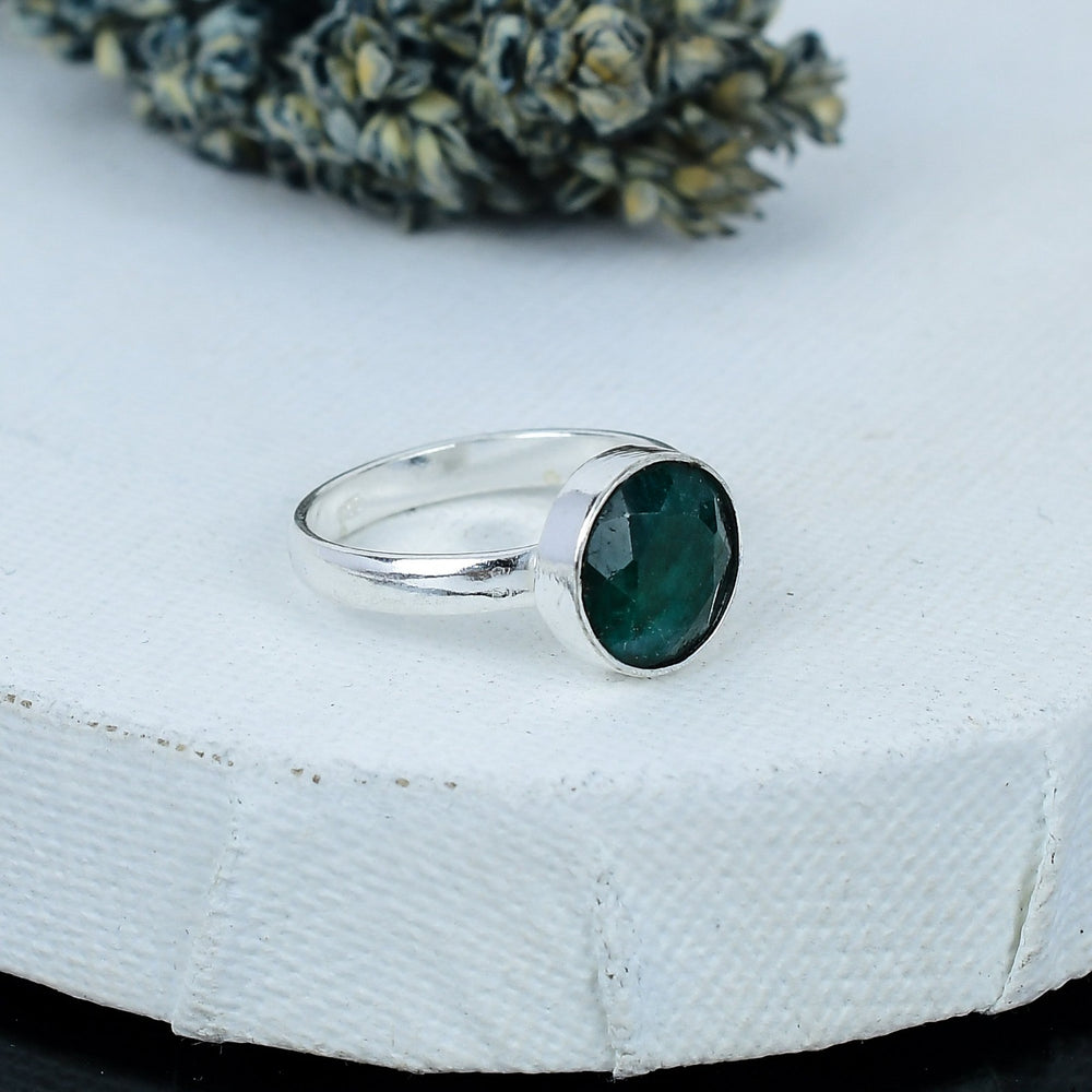 ZAREYA Emerald Ring – 925 Silver | Round Faceted Deep Green Stone