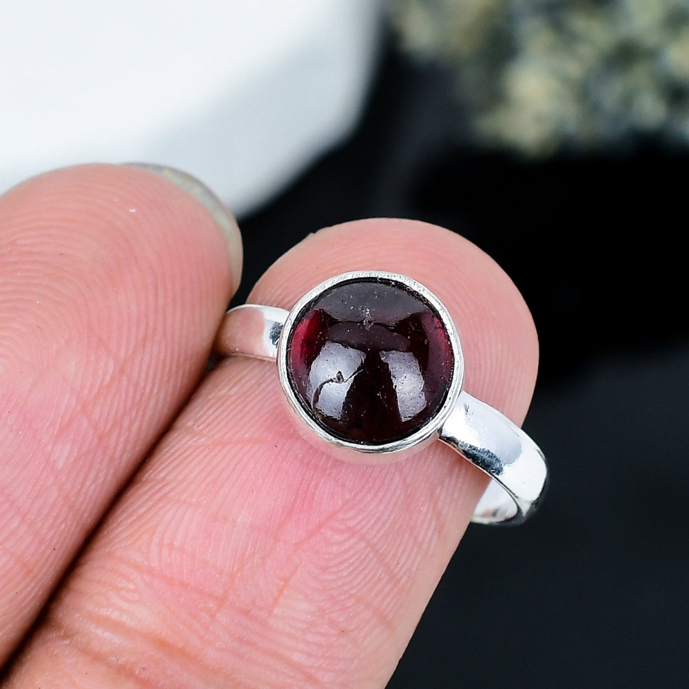 ZAREYA Garnet Ring – 925 Silver | Round Deep Red Passion Stone
