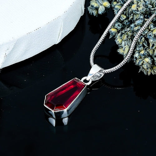 ZAREYA Crimson Flame Pendant – 925 Silver with Deep Red Gem