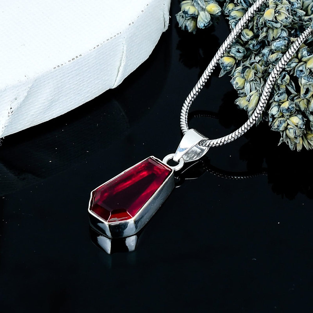 ZAREYA Crimson Flame Pendant – 925 Silver with Deep Red Gem