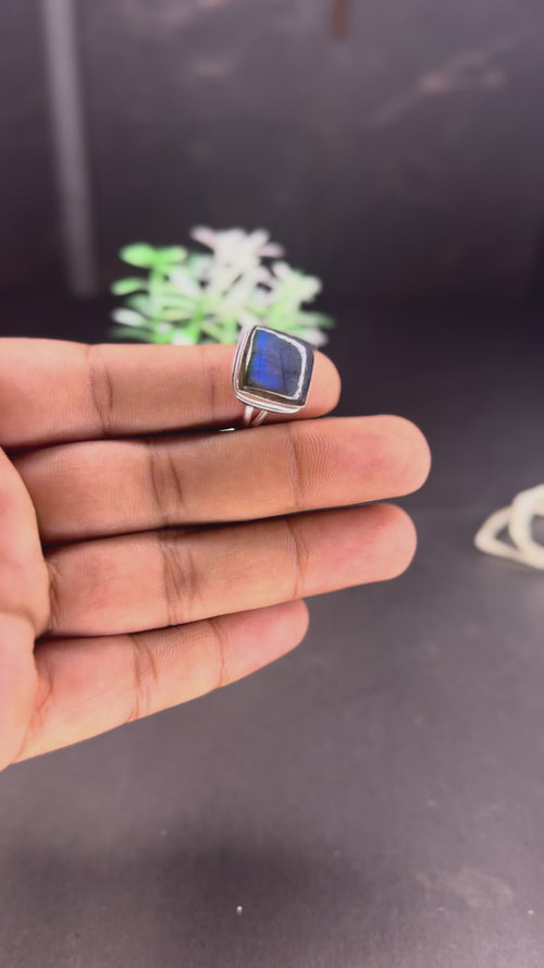 ZAREYA Midnight Noir Ring – 925 Silver | Minimal Luxe Jewelry for Women