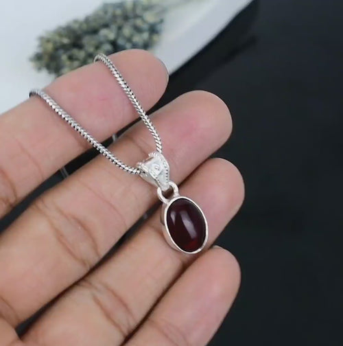 ZAREYA Red Garnet Oval Pendant – 925 Silver | Vintage Royal Charm Necklace