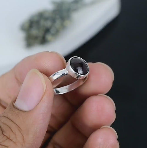 ZAREYA Garnet Ring – 925 Silver | Round Deep Red Passion Stone