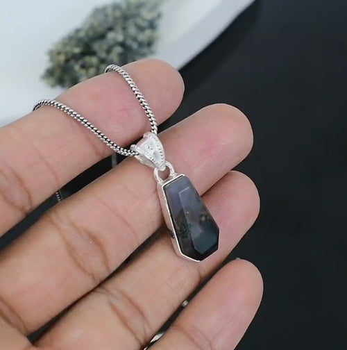 ZAREYA Moss Garden Pendant – 925 Silver | Nature-Inspired Geometric Necklace