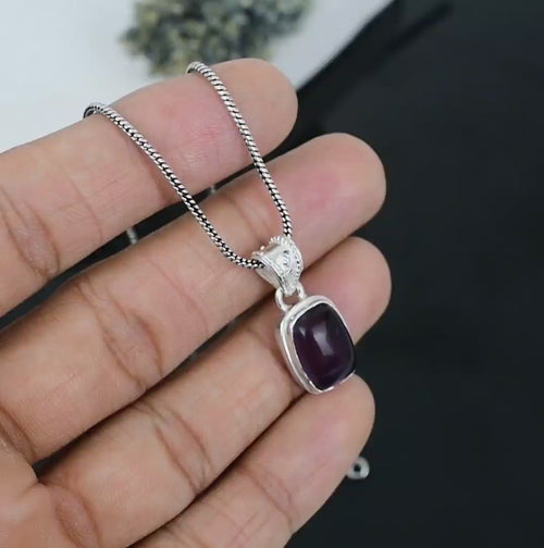 ZAREYA Deep Plum Elegance Pendant – 925 Silver | Classic Royal Charm